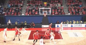 这球给胡金秋进攻犯规也是疑问哨