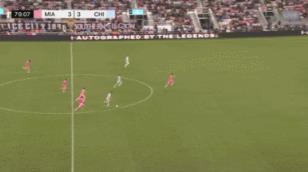  漏得干净！芝加哥下底传中横穿小禁区雷诺兹打空门，迈阿密又落后