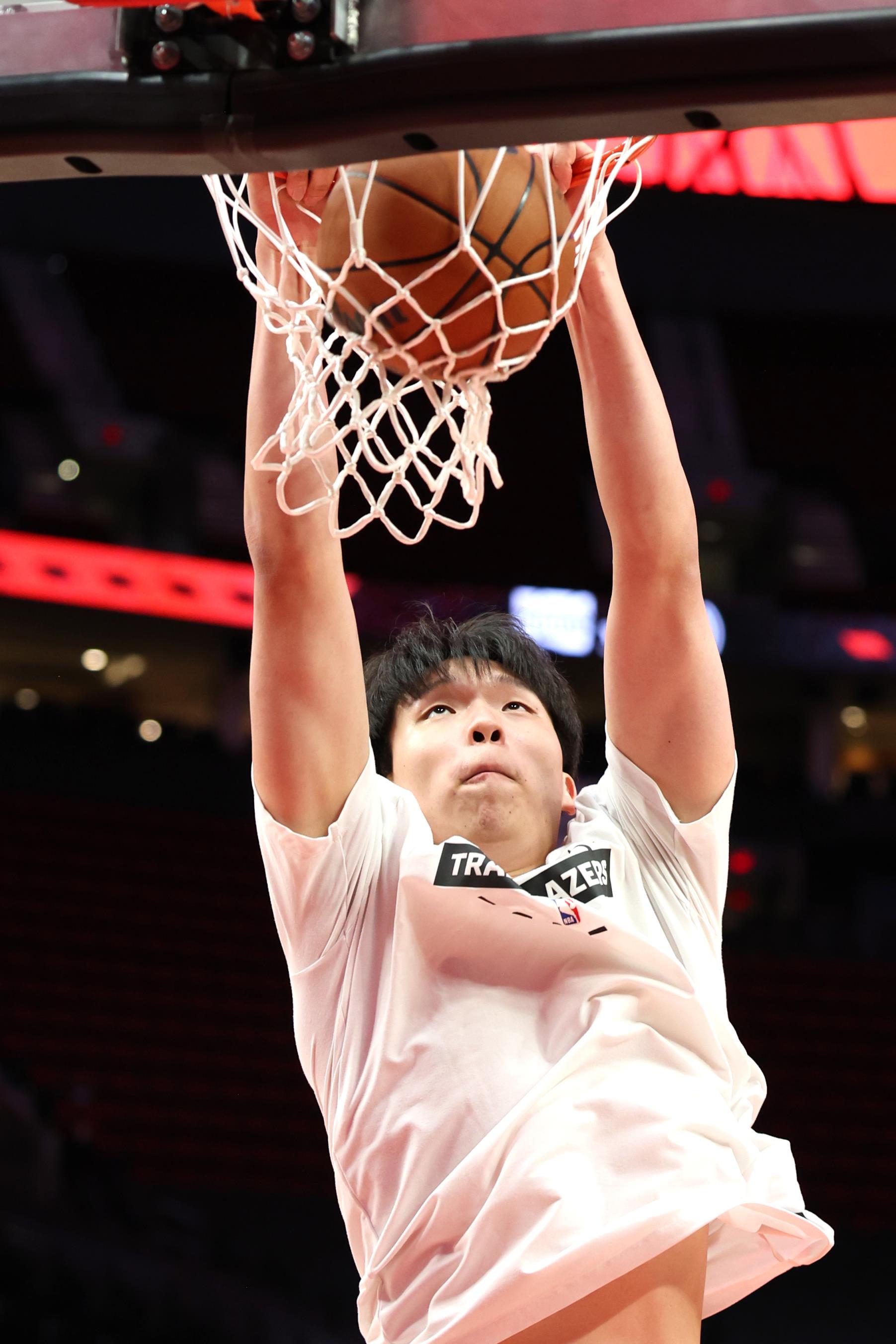  媒体人：能经受嘲笑&继续前行方能掌控世界 没想到瀚森这么快应验