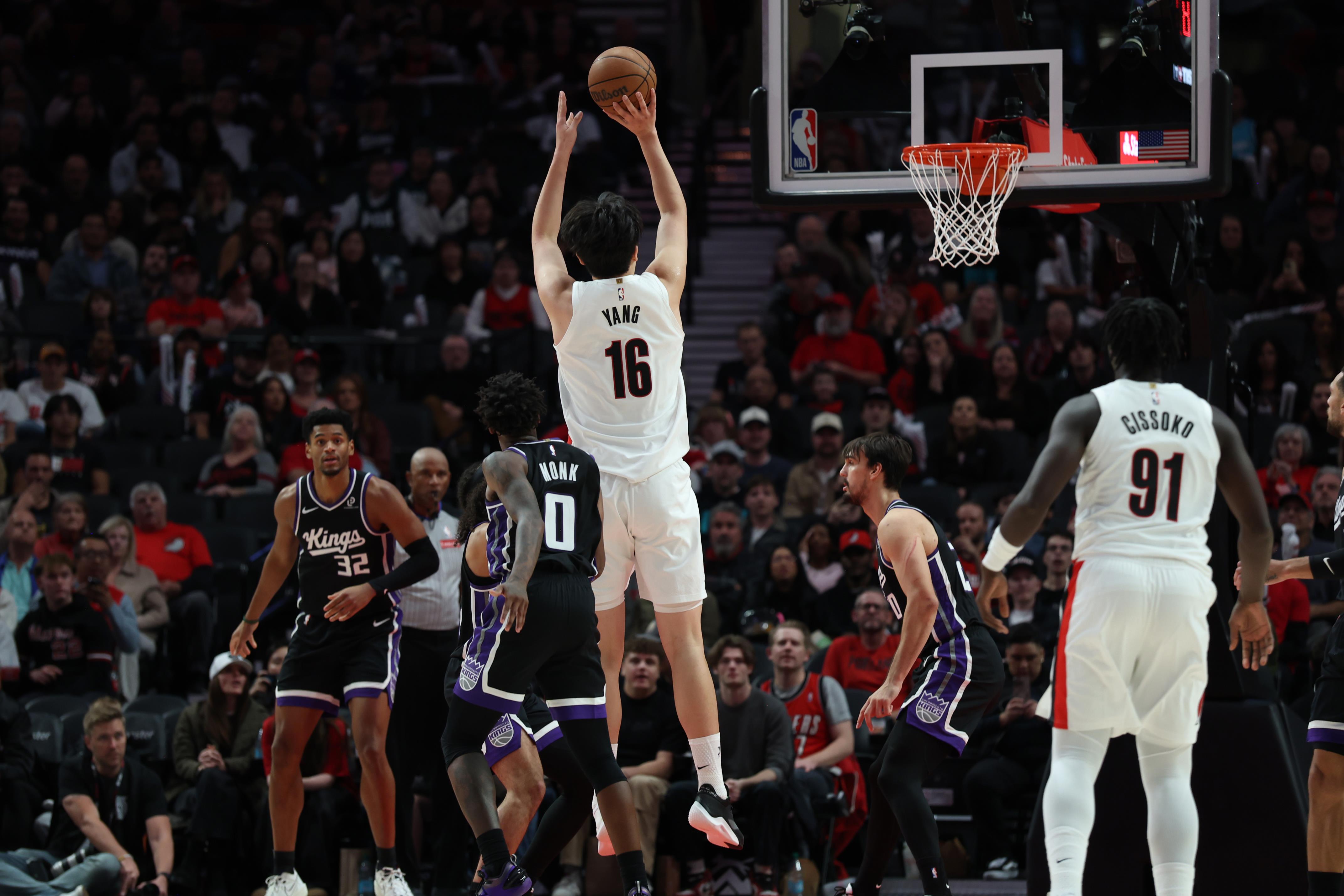  杨瀚森：感谢教练队友信任&球迷的呐喊鼓励 和球队一起稳步前进